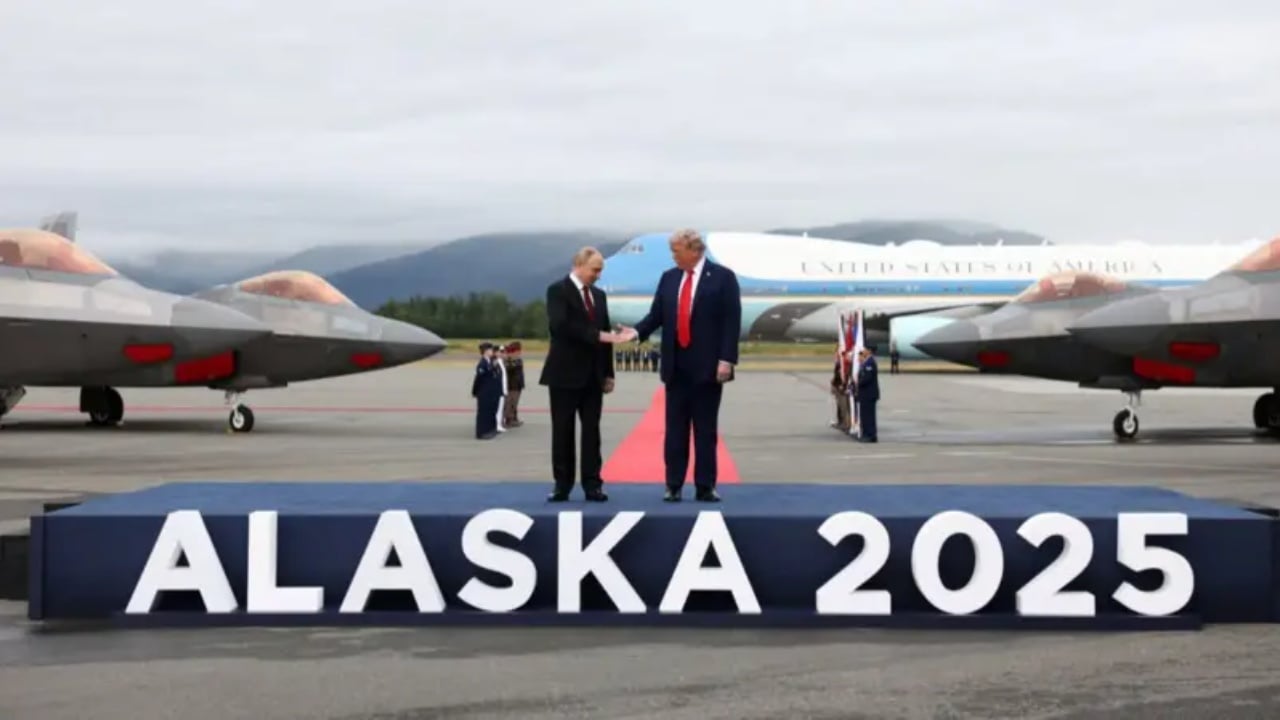 Takimi ‘kokë më kokë’ mes Trump dhe Putin me dyer të mbyllura, reagon Shtëpia e Bardhë