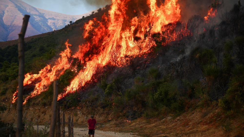 Temperaturat mbi 40°C, zjarret përfshijnë gjithë Evropën Jugore