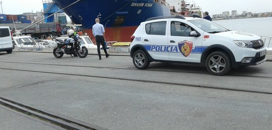 Tentoi të fuste në Shqipëri makinën e vjedhur në Itali, arrestohet italiani në portin e Durrësit