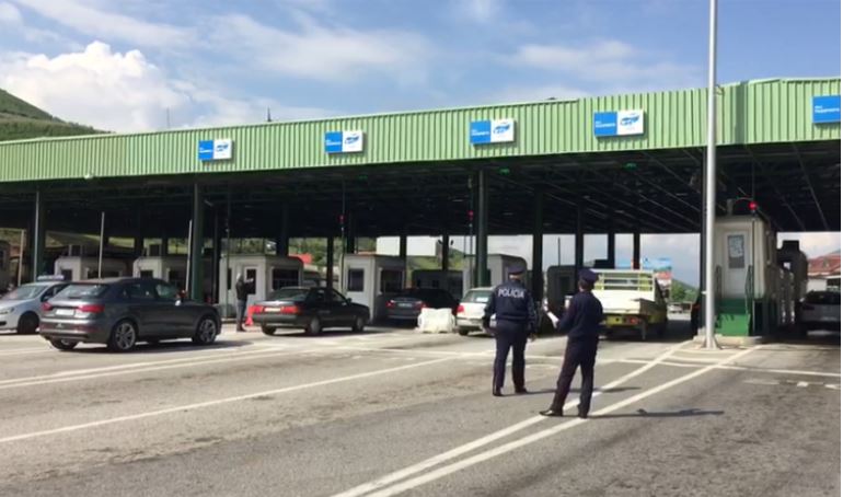 Tentuan të kalonin kufirin me drogë të fshehur në automjet, arrestohen dy shtetas në Morinë