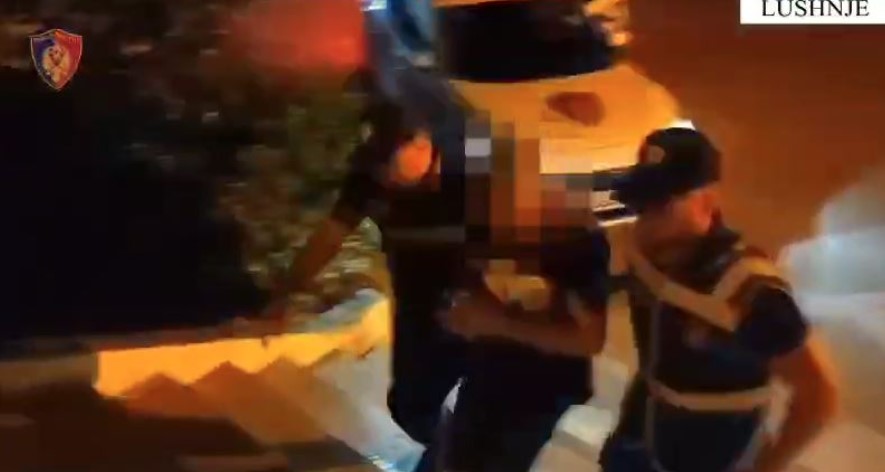 Tentuan të vidhnin karburant dhe pajisje ndërtimi, arrestohen dy vëllezër nga Lushnja