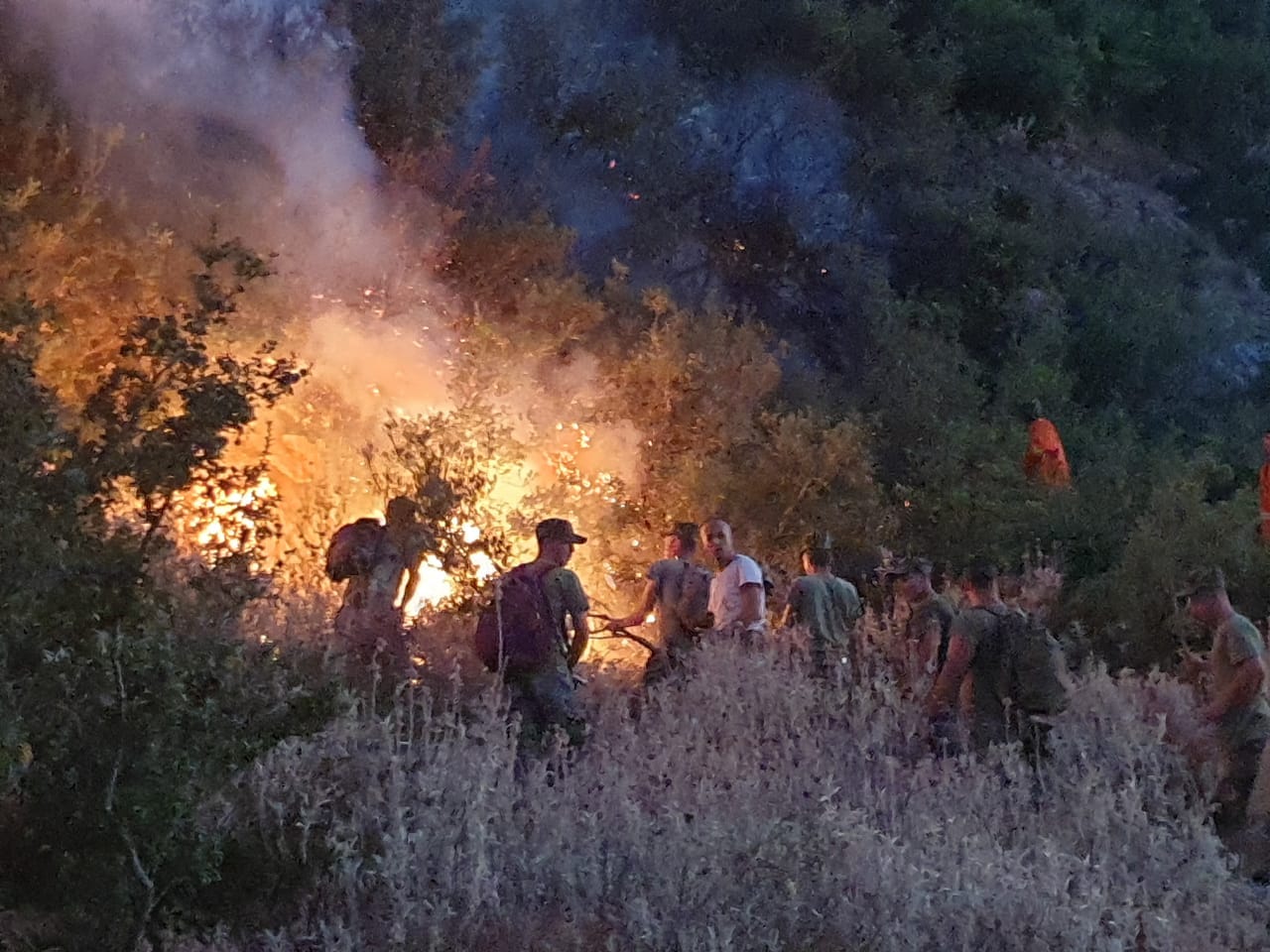 Tetë vatra zjarri në vend, shtatë mbeten aktive