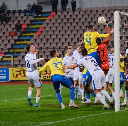 Teuta pret një mbrojtës, zyrtarizimi çështje orësh