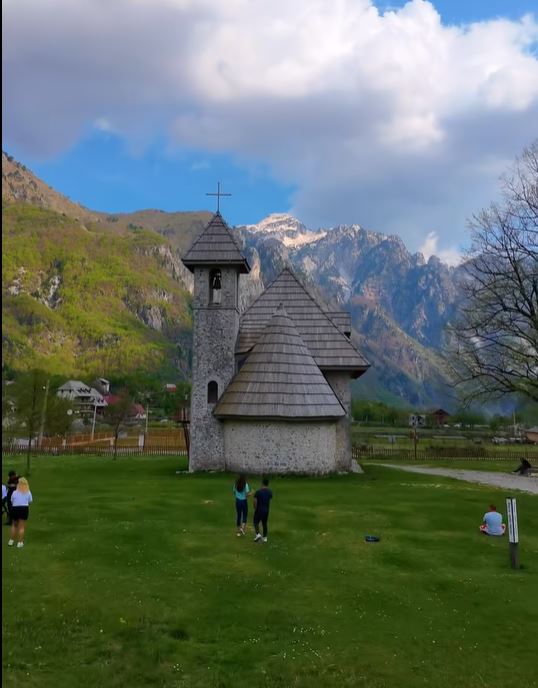 Thethi, perla e Alpeve Shqiptare, po mirëpret vizitorë nga e gjithë bota (VIDEO)