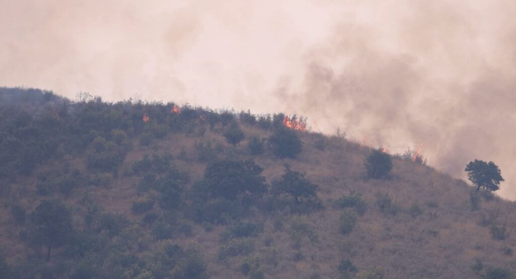 ‘THIRRJE URGJENTE!’, MM: Banorët në 3 fshatrat e Gramshit të largohen nga banesa