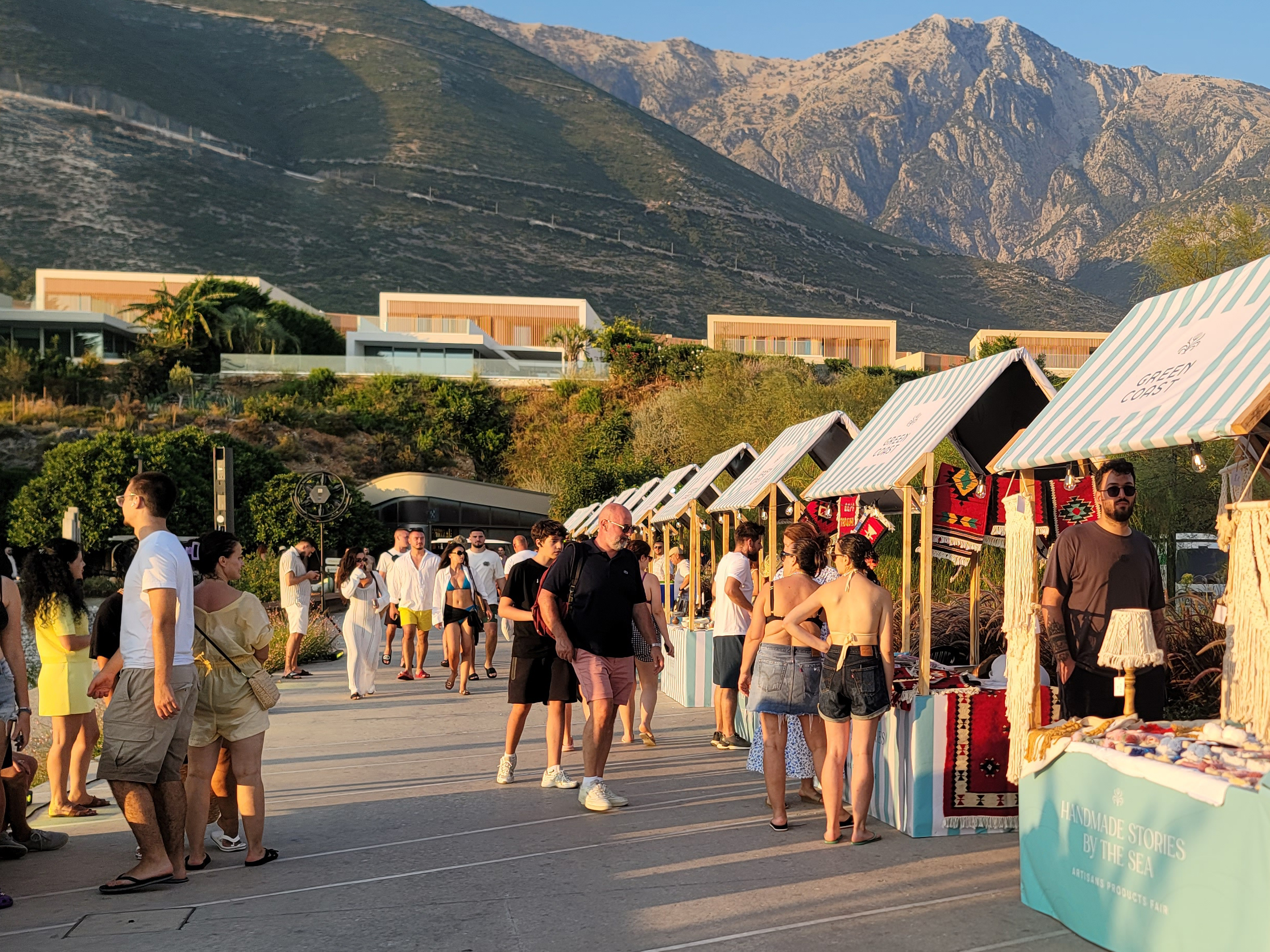 Tradita shqiptare takon stilin modern në Panairin e Produkteve Artizanale në Green Coast