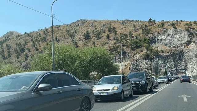 Trafik pa mbarim në pikën kufitare të Muriqanit, shkak atentati ndaj bosit të krimit në Budva