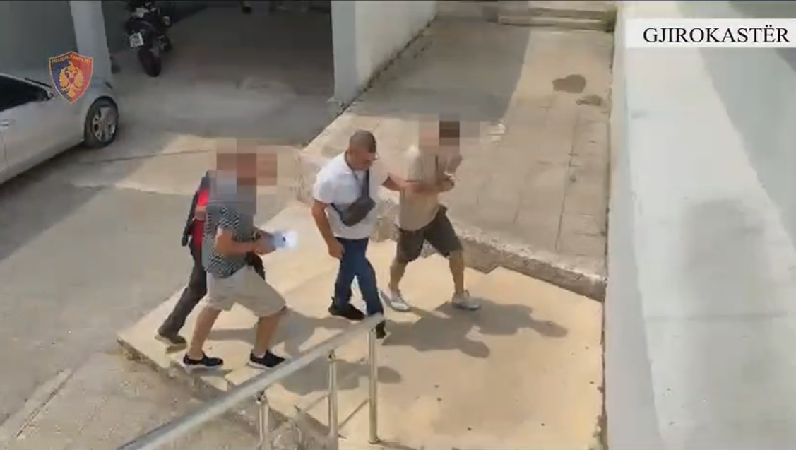 Trafiku i klandestinëve në Gjirokastër, 3 të arrestuar (VIDEO)