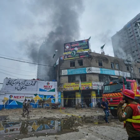 Tragjedi në Pakistan/ Shpërthim i fuqishëm në një depo fishekzjarresh në Karaç, 4 të vdekur dhe mbi 30 të plagosur