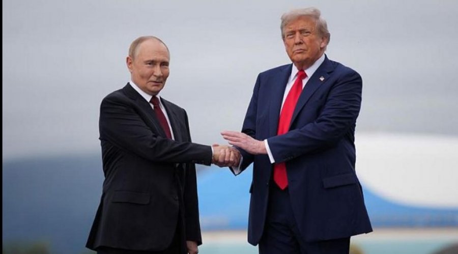 Trump dhe Putin hyjnë në orën e tretë të bisedimeve – duket se mund të ketë një zgjidhje, por Ukraina…