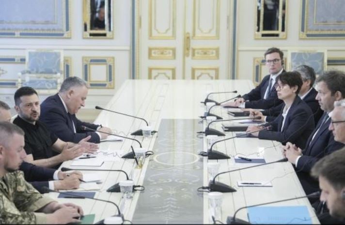 Trump sulmon sërish Zelensky-n: Është shitësi më i madh në botë, Putin nuk do të takohet me të