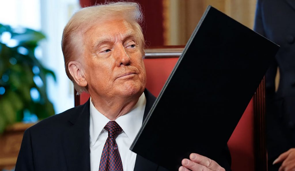 Trump vendos tarifa të reja për dhjetëra vende, hyjnë në fuqi më 7 gusht