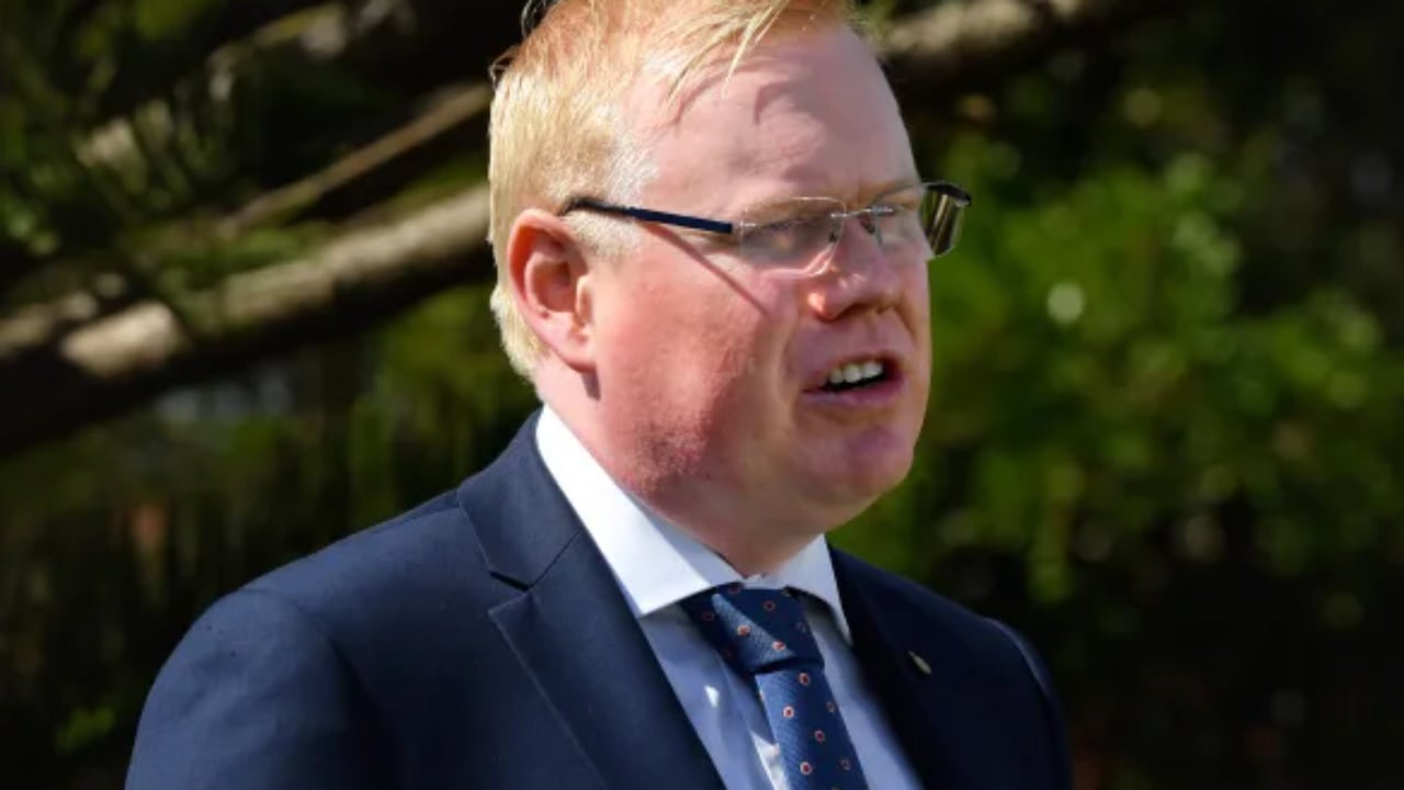 U shpall fajtor për përdhunimin e dy të rinjve, jep dorëheqjen politikani australian