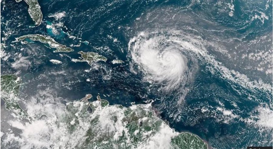 Uragani Erin forcohet në kategori, kërcënon Karaibet dhe bregun lindor të SHBA-së