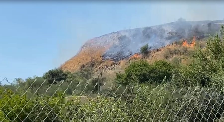 Vdes i moshuari që nisi valën e zjarreve në Gramsh! Tani flakët rrezikojnë tre fshatra!