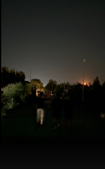 Velipoja turistike zhytet në errësirë në kulmin e sezonit