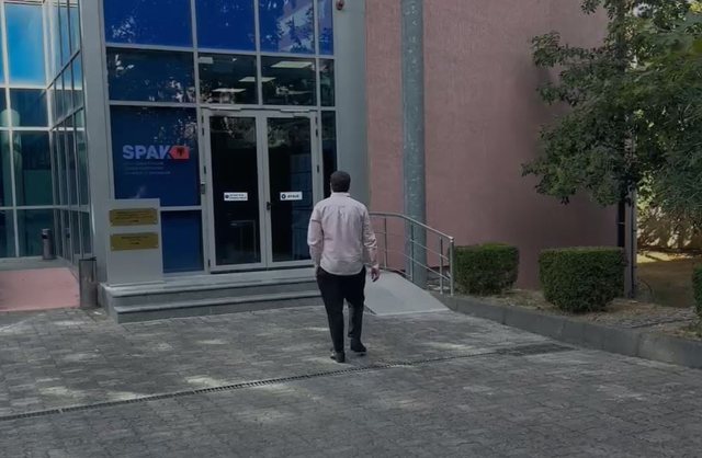 Vëllai i kryebashkiakut të arrestuar, Arbër Veliaj paraqitet në SPAK