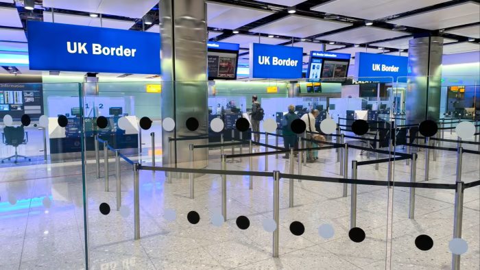 Vendimi i Anglisë: Kriminalët e huaj do të dëbohen menjëherë pas dënimit