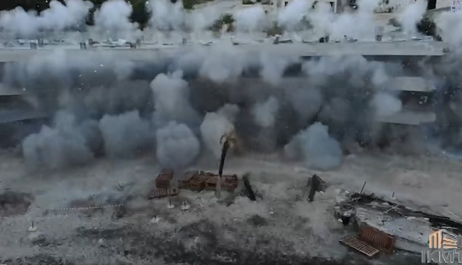 Video e shembjes me telekomandim të godinës pa leje në Vlorë