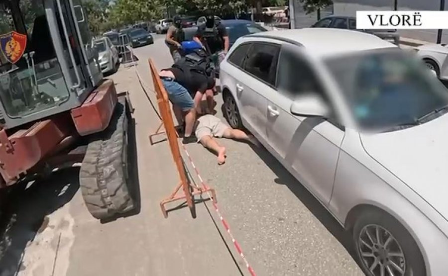 VIDEO – EMRI/ Vrasja e Renato Hoxhajt në Vlorë, arrestohet një prej autorëve të dyshuar, policia e shtrin përtokë