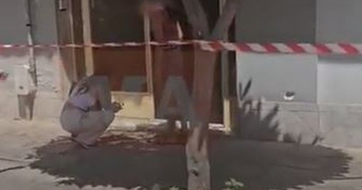 VIDEO/ Nëna iu vra nga babai në hyrje të pallatit, momenti kur vajza e viktimës shpërthen në lot në vendin e ngjarjes