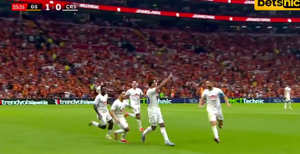 VIDEO/ Qazim Laçi shënon gol spektakolar ndaj Gallatasarait, VAR-i i ndërpret festën mesfushorit shqiptar