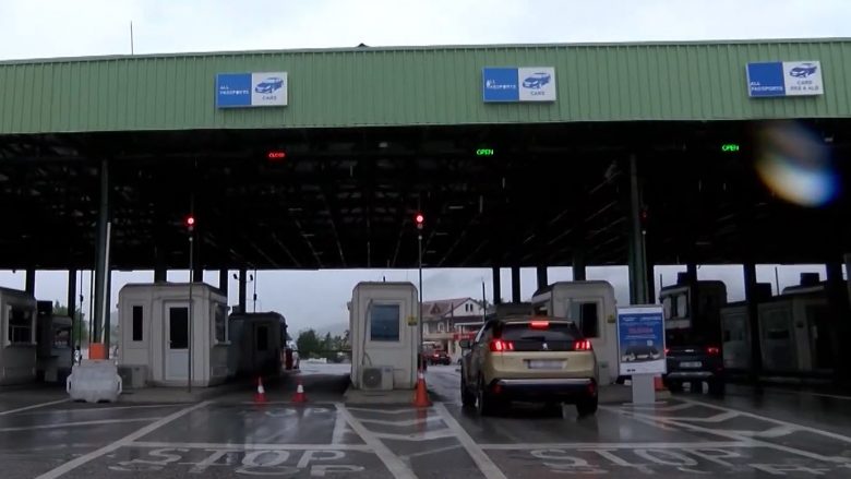 Vihet në pranga shtetasi nga Shqipëria, tentoi t’i japë ryshfet 10 euro policit dhe doganierit në Vërmicë