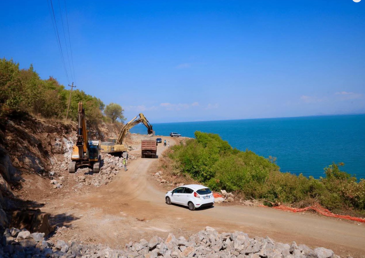Vijon puna për ndërtimin e rrugës Shirokë – Zogaj (Pamjet)