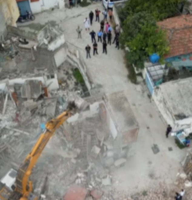 Vlorë, IKMT nis prishjen e 27 objekteve