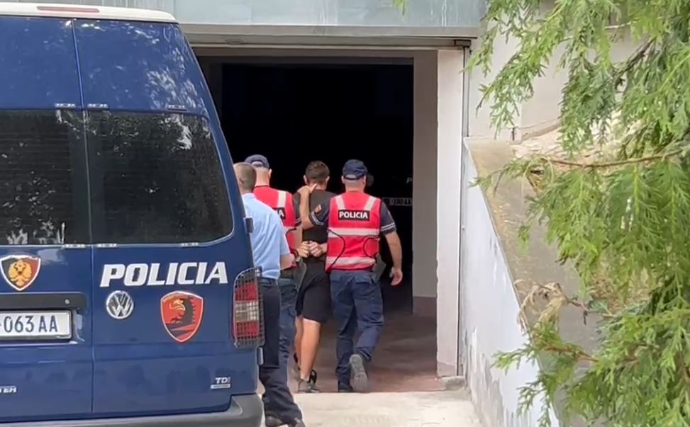 Vrasja e 14-vjeçarit në Maliq/ Të arrestuarit në gjykatë për masën e sigurisë