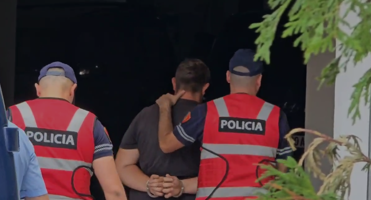 Vrasja me thikë e 14-vjeçarit në Maliq! Mbahet sot seanca për caktimin e masës, të arrestuarit mbërrijnë në Gjykatë