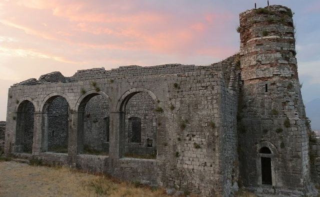 Zbulimi i arkeologeve polake Kryeqendra Ilire ka qene Rozafa