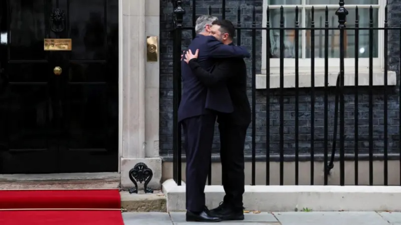 Zelensky mbërrin në Downing Street, takim i ngrohtë me Starmer