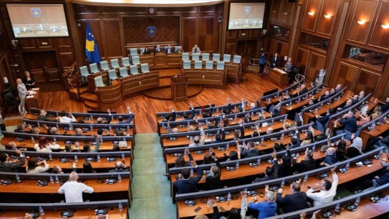 Zgjedhja e nënkryetarit serb mban ‘peng’ konstituimin e Kuvendit, sot mbahet seanca e radhës