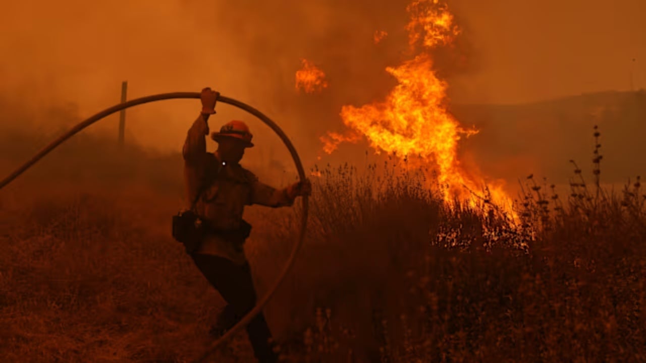 Zjarr i përmasave të mëdha në Kanada, lëshohet alarmi nga autoritet, nis evakuimi i banorëve