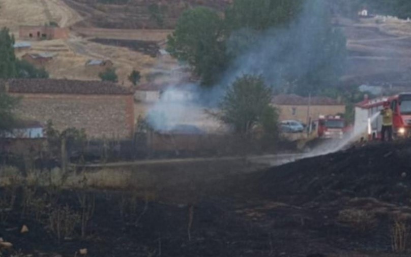 Zjarr në Devoll, një stallë shkrumbohet plotësisht nga flakët