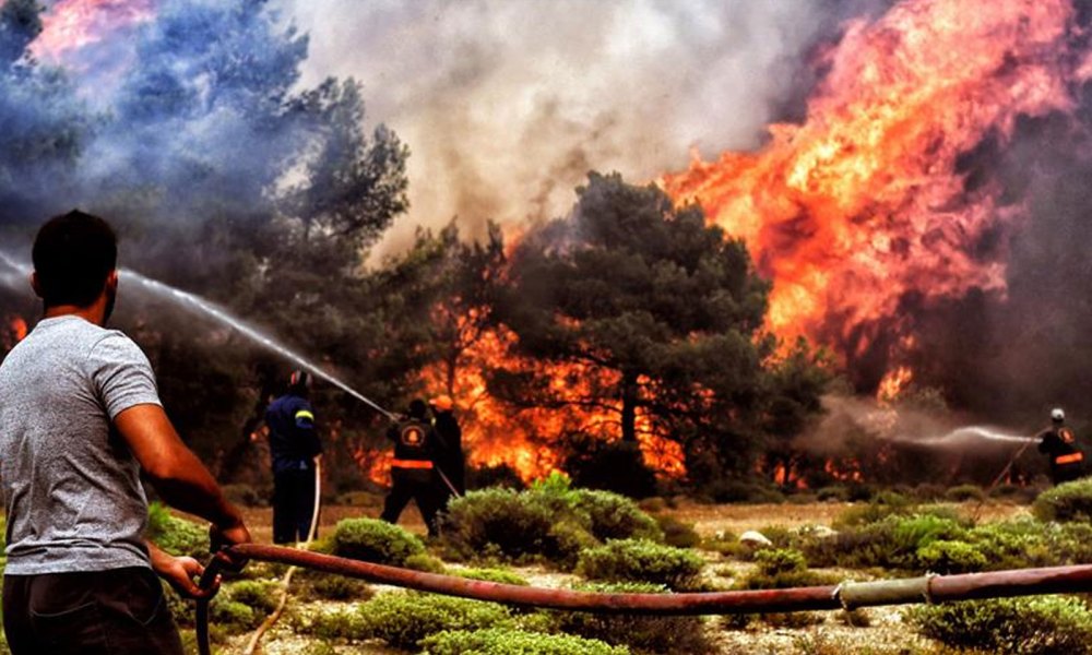 Zj’arr në Finiq/ Forcat e Armatosura dhe zjarrfikësit në operacion për shuarjen e flakëve
