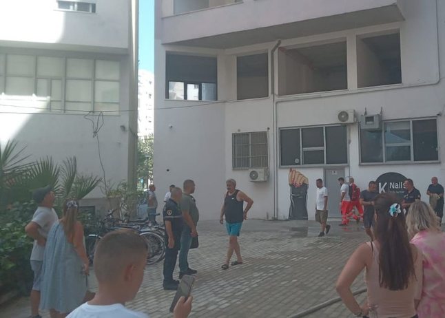 Zjarr në një apartament, panik tek banorët