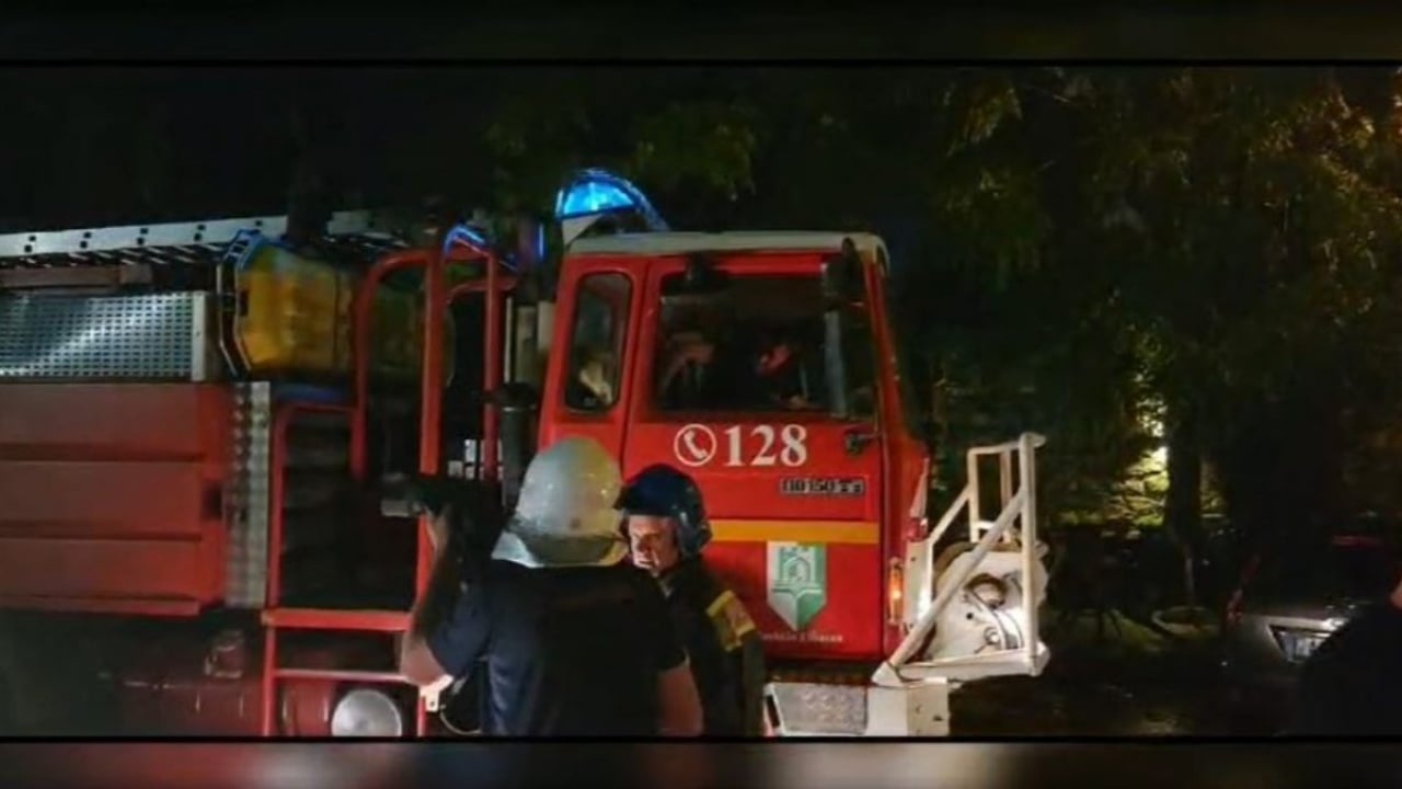 Zjarr në një pallat në Lushnjë/ Panik mes banorëve, evakuuohen nga zjarrfikësit, raportohet për pesë lënduar