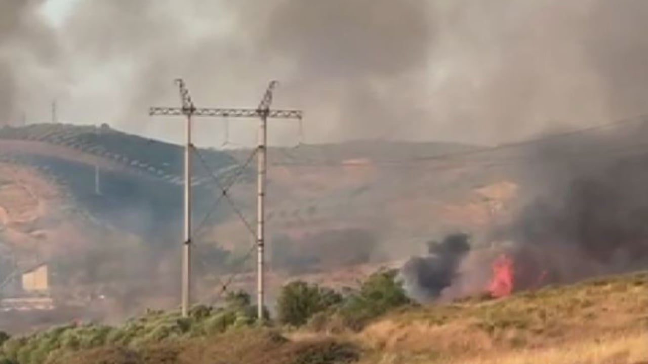 Zjarr në Zharrëz, rrezikohet një pus nafte! Ndërhyjnë zjarrfikëset