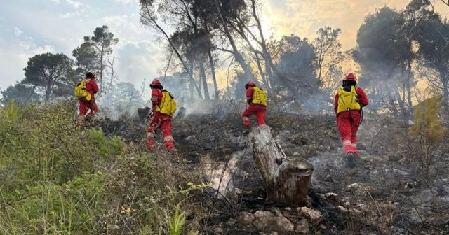 Zjarre të mëdha në Bulqizë, Fushë Arrëz, Mirditë dhe Poliçan, Ministria e Mbrojtjes numëron 28 vatra