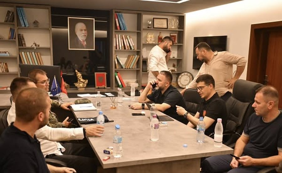 Zjarret në Delvinë, Vengu takim me shefin e shtabit dhe drejtuesit vendorë për planin e masave