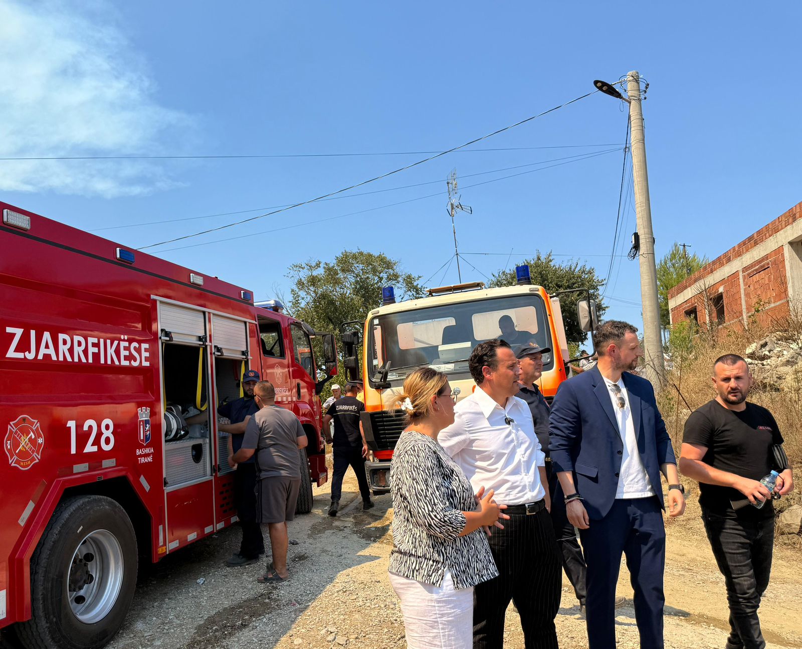 Zjarret në Tiranë, nënkryetari i Bashkisë: Kush kryen veprime të qëllimshme, përballet me ligjin