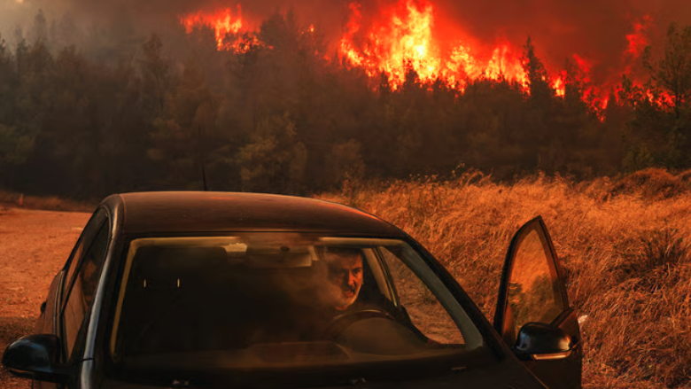 Zjarret vazhdojnë të djegin Europën, shënohen viktima dhe dëme të mëdha