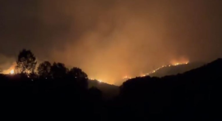 Zjarri në Finiq/ Digjet një shtëpi dhe kisha në Krongj, dëme të rënda në pemëtari