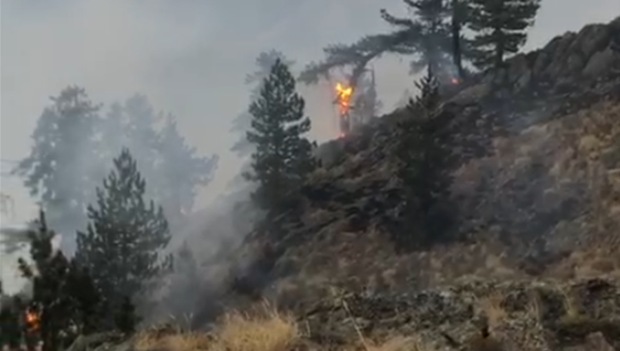 Zjarri në Parkun Natyror të Gërmenjes ende aktiv, problem janë edhe… minat!
