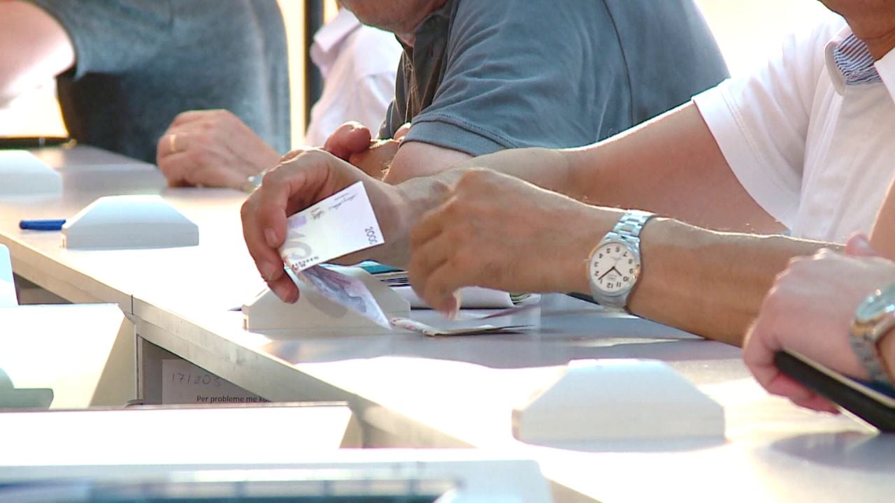 41.2 miliardë lekë tepër në arkën e shtetit, tatimi mbi pagat dhe kontributet shoqërore e shëndetësore po mbushin buxhetin