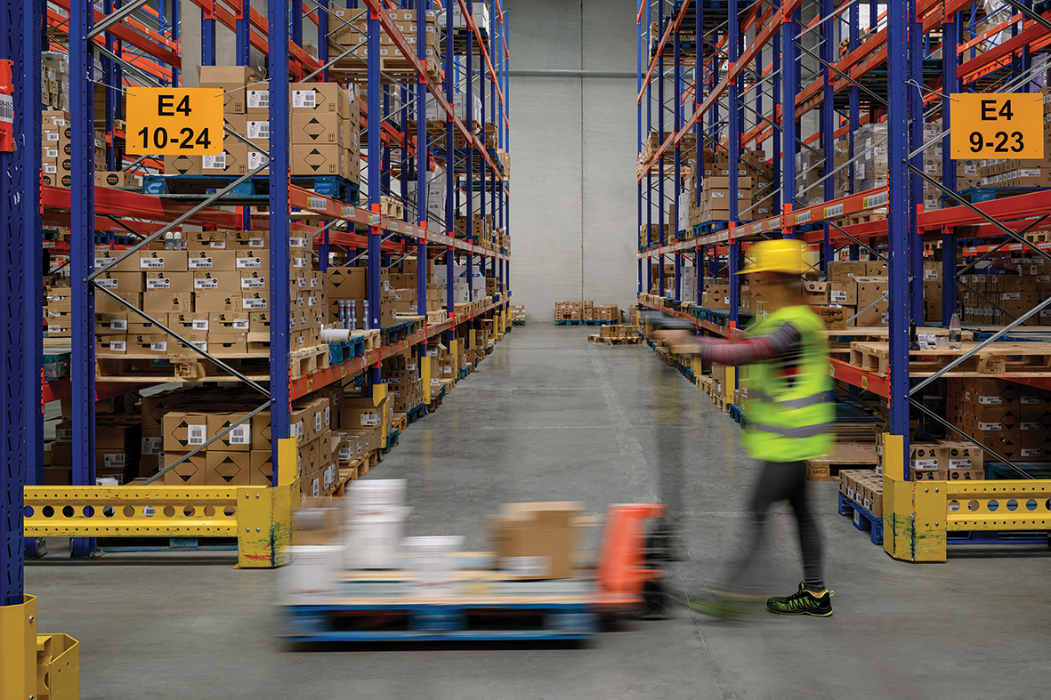 8-mujori, importet e bizneseve të gjitha më rënie, sinjal ngadalësimi; Konsumi mbahet nga turizmi