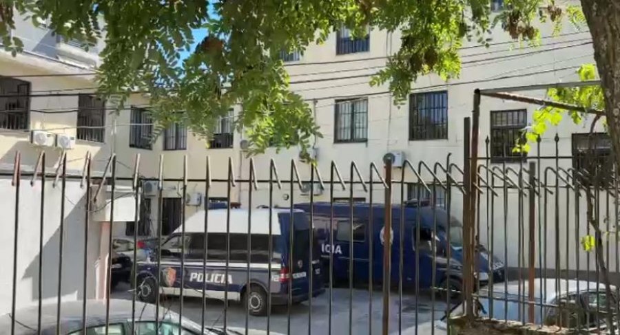 Abuzuan seksualisht me 16-vjeçaren, Gjykata e Gjirokastrës lë në burg njerkun polic dhe 2 shantazhuesit