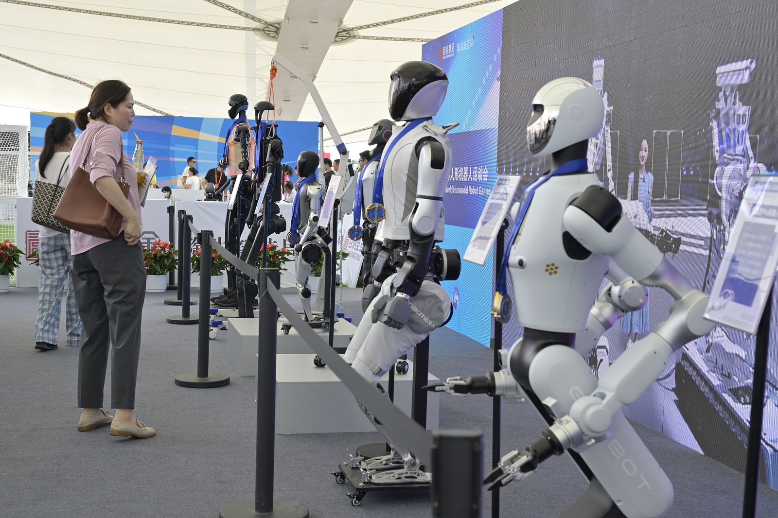 AI dhe robotika nxisin rritjen në tregtinë ndërkombëtare të shërbimeve